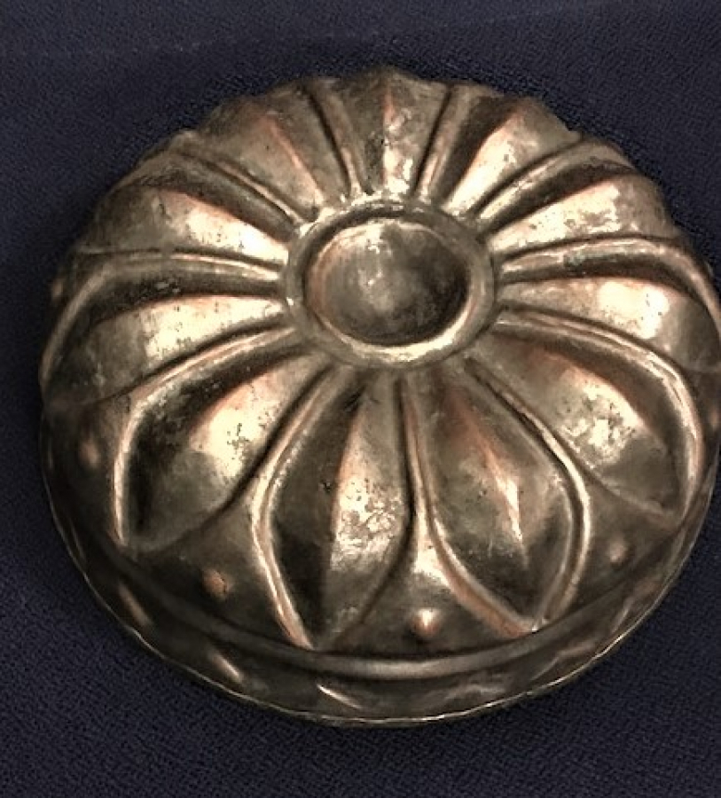 BURSA OSMANLI DİLİMLİ HAMAM USTA İŞİ ELDE DÖVÜLEREK BAKIRA DESENLER NAKŞEDİLMİŞ VE  VERİLMİŞTİR BAKIR HAMAM TASI 12 CM CAPINDA