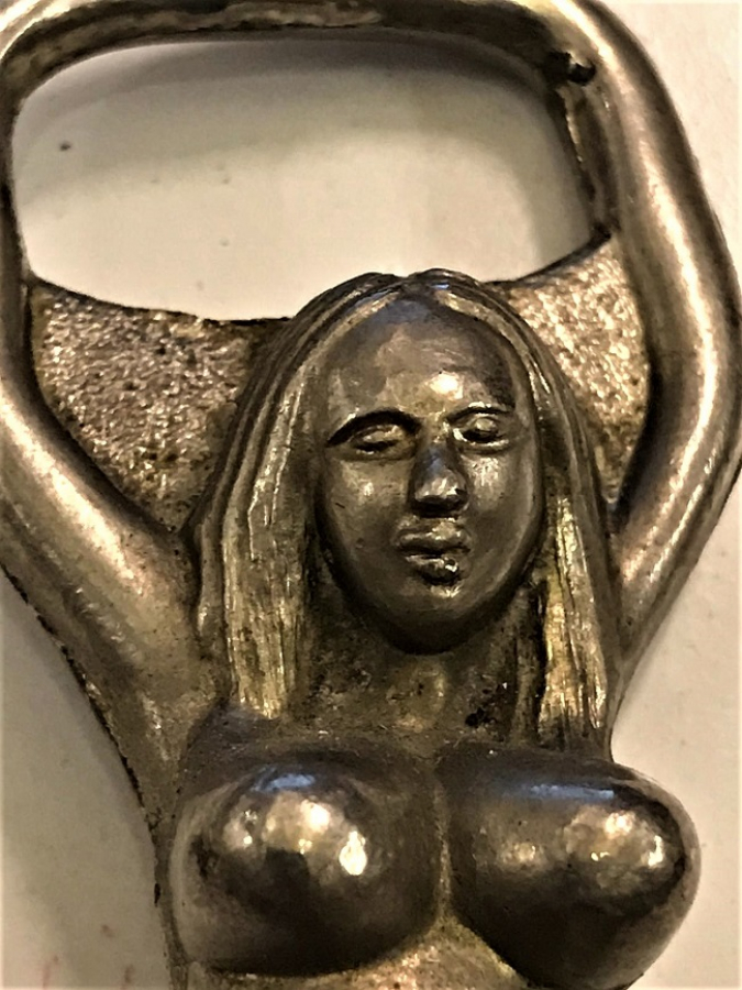 BRONZ KIZ ŞEKLİNDE MEŞRUBAT KAPAK AÇACAK