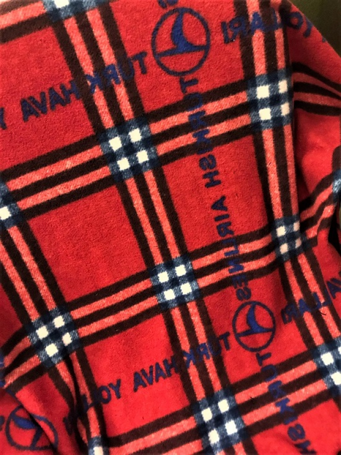 THY LEGOLU TÜRK HAVA YOLLARI YÜN BATTANİYE  140 X 110 ÖLCÜLERİNDE