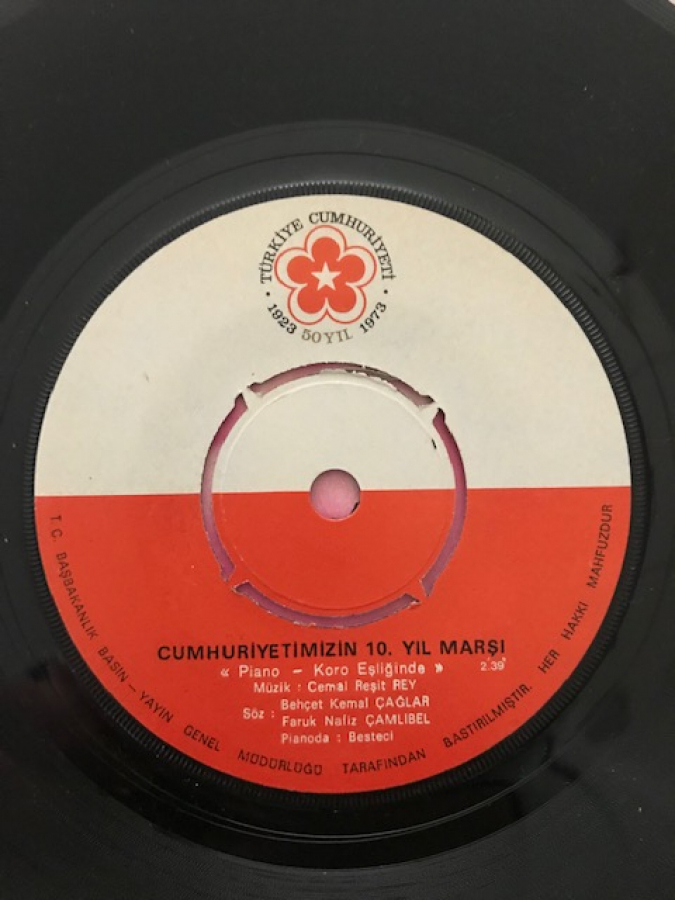 1923-1973 CUMHURİYETİMİZİN 50 YILI ANISINA BASILMIŞ 45 LİK 50 YIL MARŞI VE 10 YIL MARŞLARI