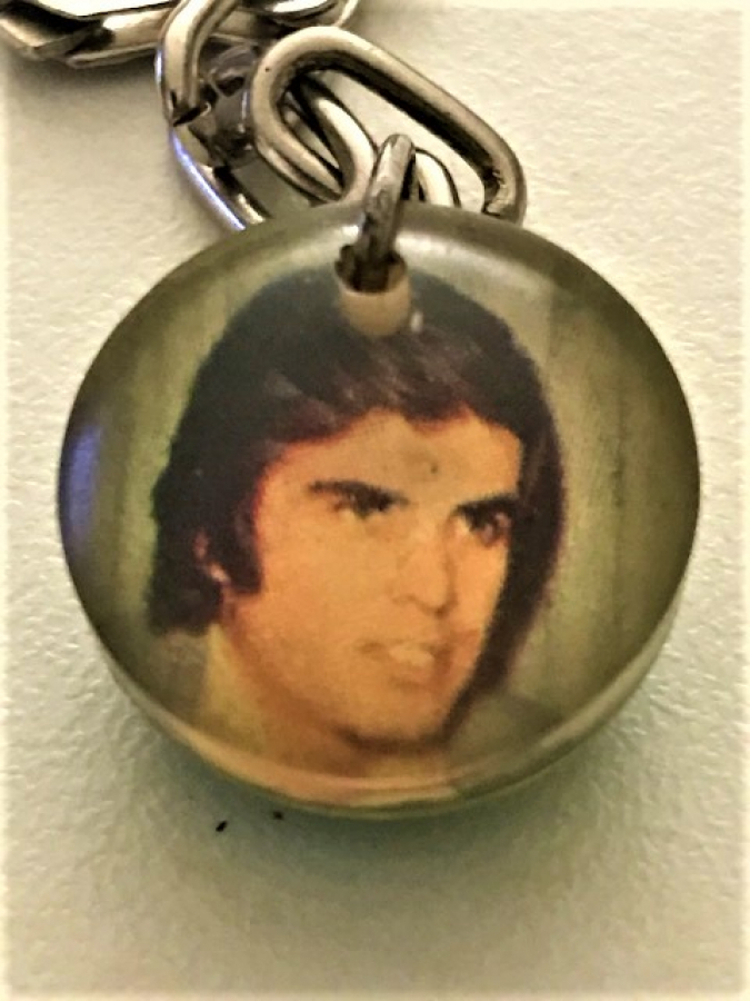 ARTİST SANATCI TARIK AKAN RESİMLİ POLİ KARBON ANAHTARLIK