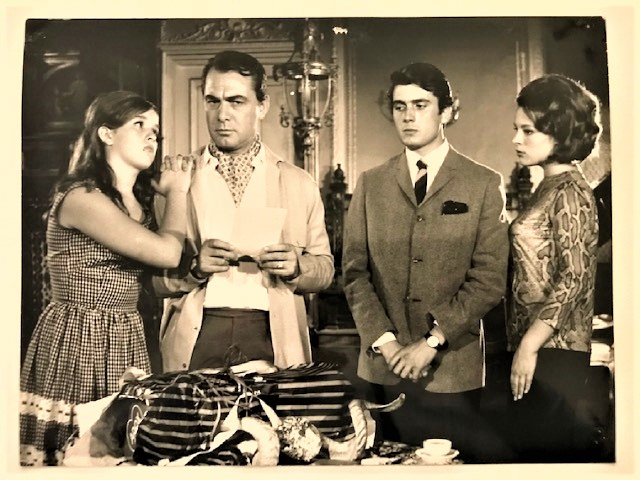 FİLM TANITIMI İÇİN LOBİ LERDE KULLANILAN  FOTOGRAF SİYAH BEYAZ 24 X 19 