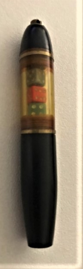 İÇERSİNDE 3 ADET RENKLİ ZAR OLAN KUMARBAZ TÜKENMEZ KALEM 