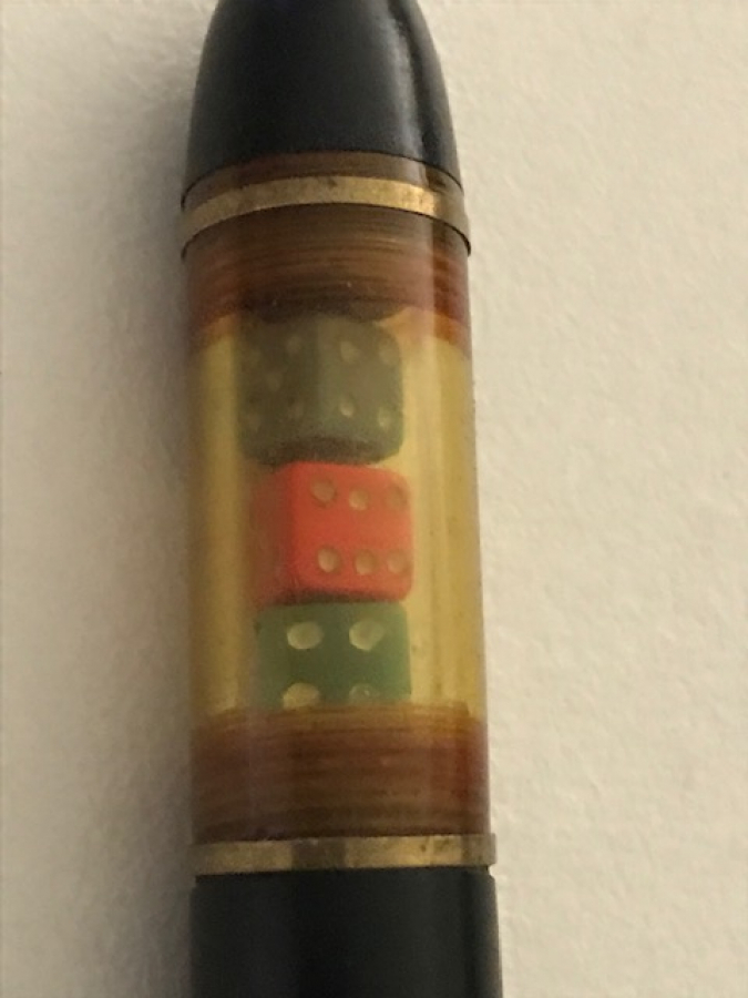 İÇERSİNDE 3 ADET RENKLİ ZAR OLAN KUMARBAZ TÜKENMEZ KALEM 