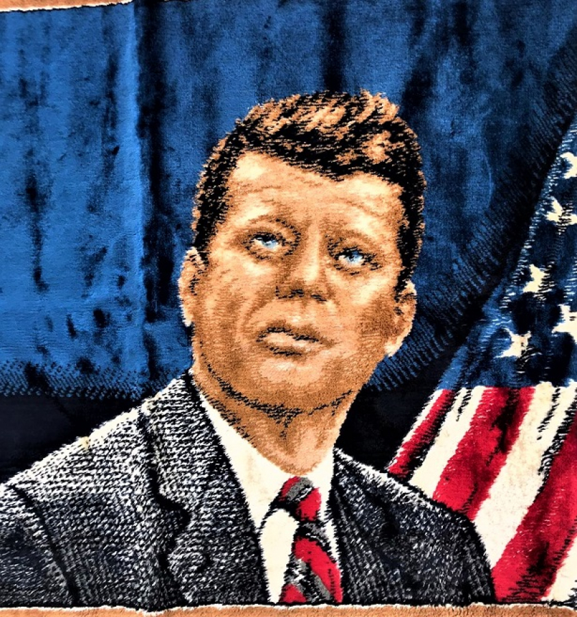 AMERİKAN BAŞKANLARINDAN 35. BAŞKAN JOHN.F.KENNEDY DUVAR HALISI CANLI RENKLER KENARLAR SACAKLI