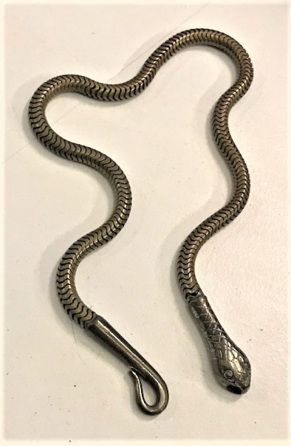 YILAN FÜGÜRLÜ 29 CM BOYUNDA HAREKETLİ ZİNCİR