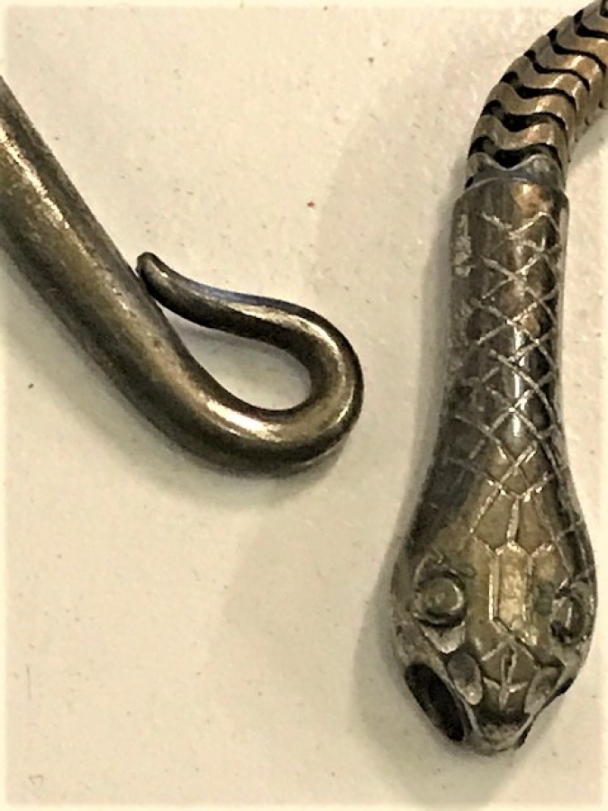 YILAN FÜGÜRLÜ 29 CM BOYUNDA HAREKETLİ ZİNCİR