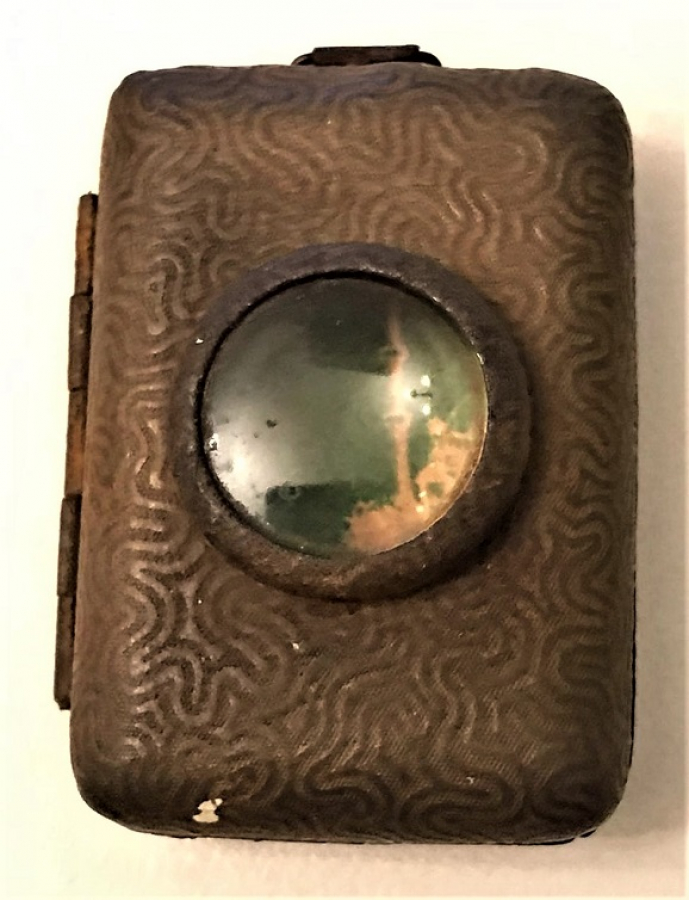 TENEKE KAPAKLI KENDİ MUHAFAZASINDA COK UFAK BÜYÜLTECLİ MERCEKLİ KURANIKERİM  MUHAFAZA KUTUSU