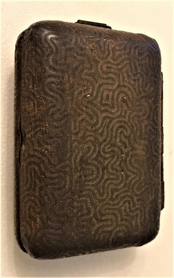 TENEKE KAPAKLI KENDİ MUHAFAZASINDA COK UFAK BÜYÜLTECLİ MERCEKLİ KURANIKERİM  MUHAFAZA KUTUSU