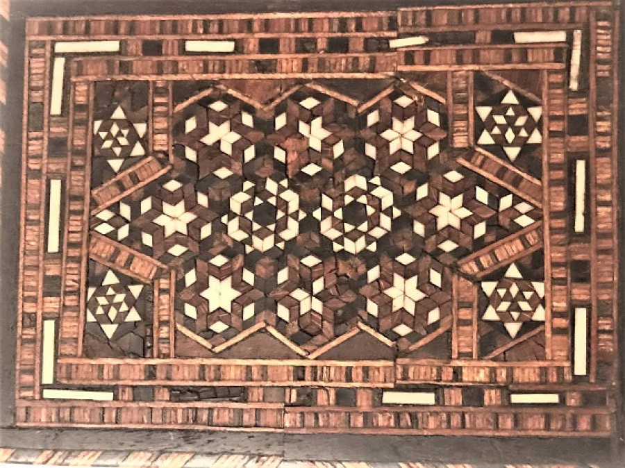 OSMANLI EL YAPIM TESBİS KUTUSU VE TESBİHİ ÜZERİ MAKUTERİ CALIŞMASI TEKKE İCERSİNDE BULUNAN CEKİLEN 