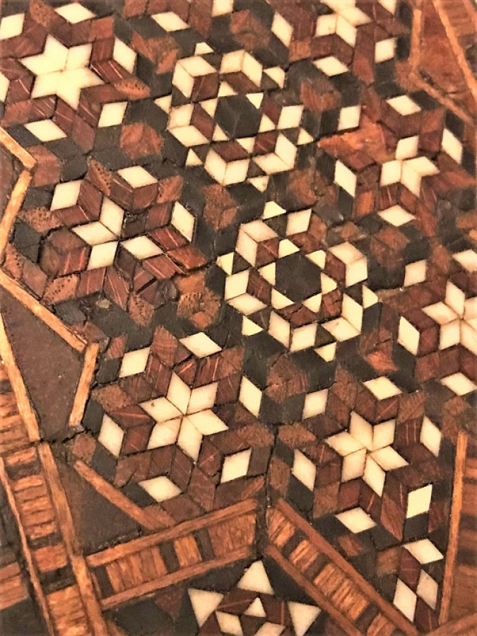 OSMANLI EL YAPIM TESBİS KUTUSU VE TESBİHİ ÜZERİ MAKUTERİ CALIŞMASI TEKKE İCERSİNDE BULUNAN CEKİLEN 