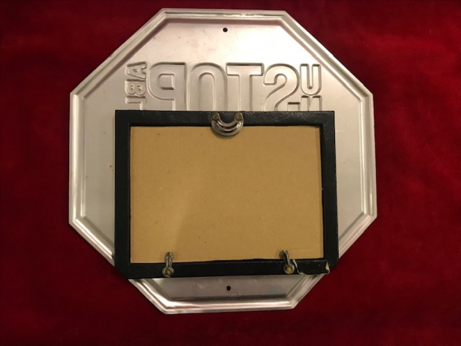 CERCEVELİ RESİMLİ  METAL TABELA UN STOP ABLE  21 CM CAPINDA 