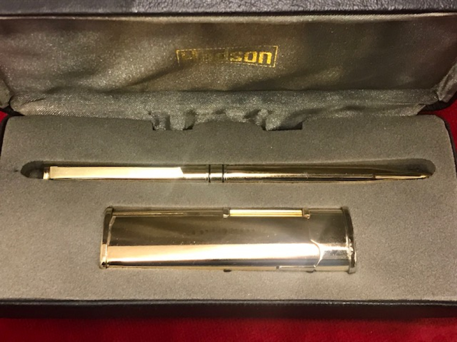 HADSON KUTUSUNDA ALTIN KAPLAMA CAKMAK VE KALEM