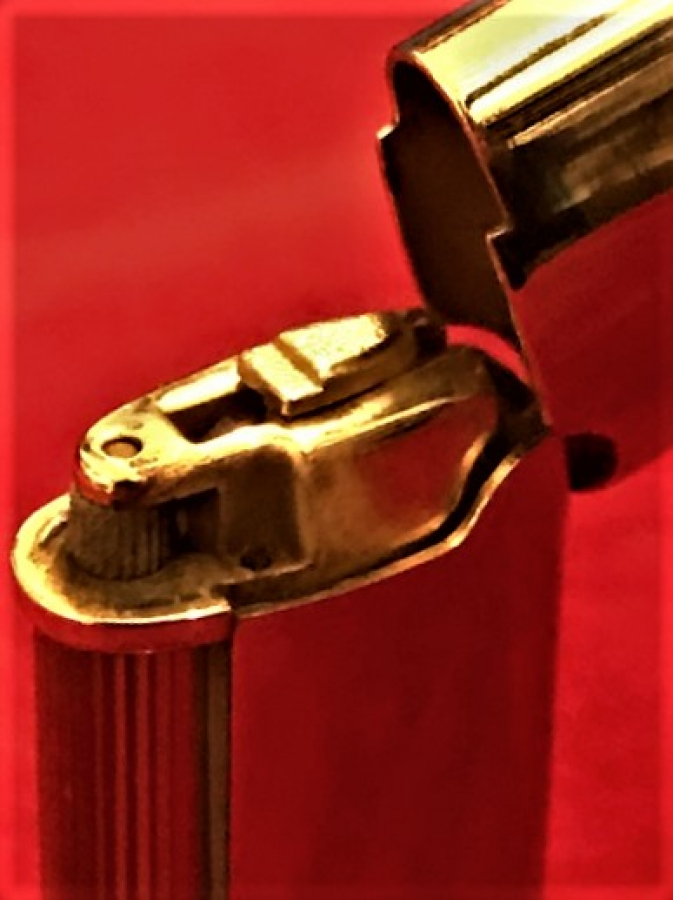 HADSON KUTUSUNDA ALTIN KAPLAMA CAKMAK VE KALEM