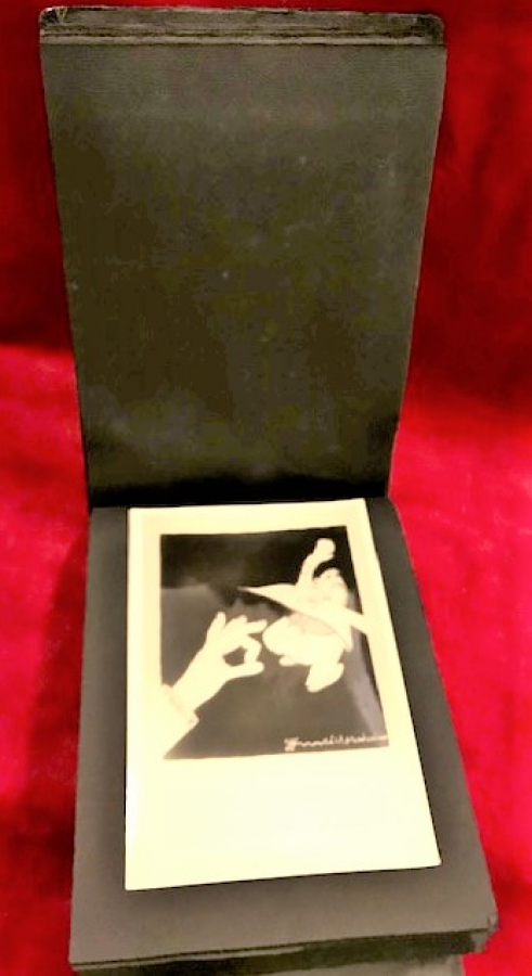 KARİKATÜRİST MELİH PAKALIN İMZALI SİYASI KERİKATÜRLERDEN OLUŞAN ALBUM  D. 1941 Ö. 2004