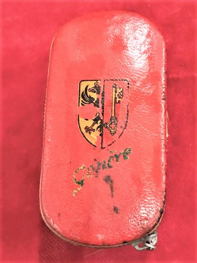 SEYEHAT İCİN MANİKÜR PEDİKÜR TAKIMI VE ELBİSE FIRCA KOPLİKE ÜRÜN 