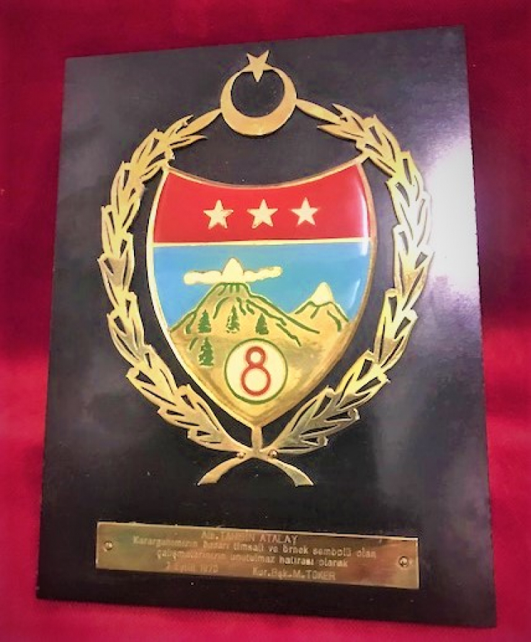 8 .ORDU KARA KUVVETLERİ ÜSTÜM BAŞIRI PLAKEDİ ŞİLT 1970 TARİHLİ ALBAY
