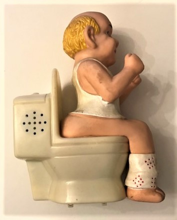 KLOZETE OTURARAK SESLİ ŞEKİLDE HACET GİDEREN YAŞLI ADAM PİLLİ OYUNCAK 