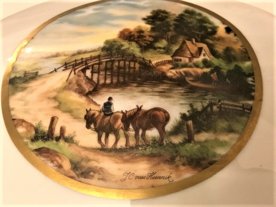 LİMOGES FRANCE PORSELEN  LC VAN HUNNİK İMZALI EL İŞCİLİK KAPAKLI MÜCEVHER KUTUSU 