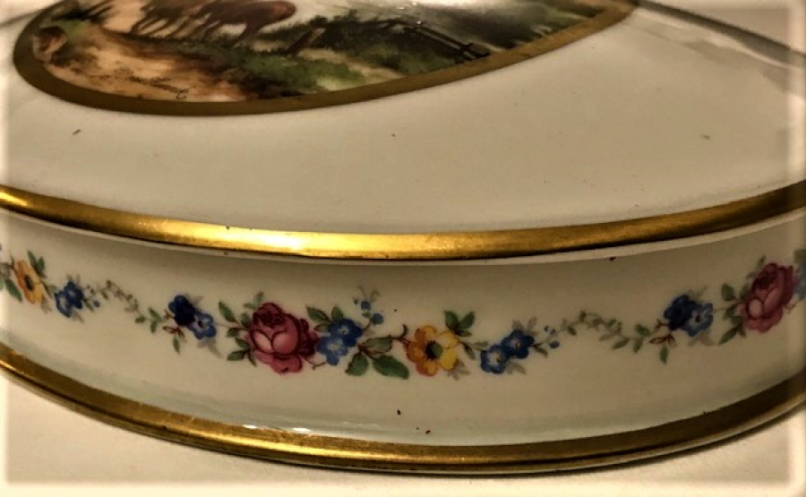 LİMOGES FRANCE PORSELEN  LC VAN HUNNİK İMZALI EL İŞCİLİK KAPAKLI MÜCEVHER KUTUSU 