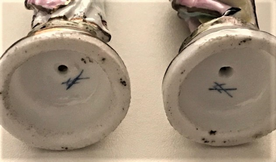 MAİYEN TAMAMEN EL İŞÇİLİKLİ ÇİFT PORSELEN BİBLO 1814 DAMGALI 12 CM BOYUNDA 