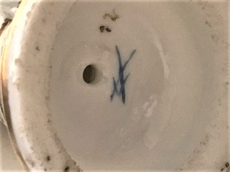 MAİYEN TAMAMEN EL İŞÇİLİKLİ ÇİFT PORSELEN BİBLO 1814 DAMGALI 12 CM BOYUNDA 