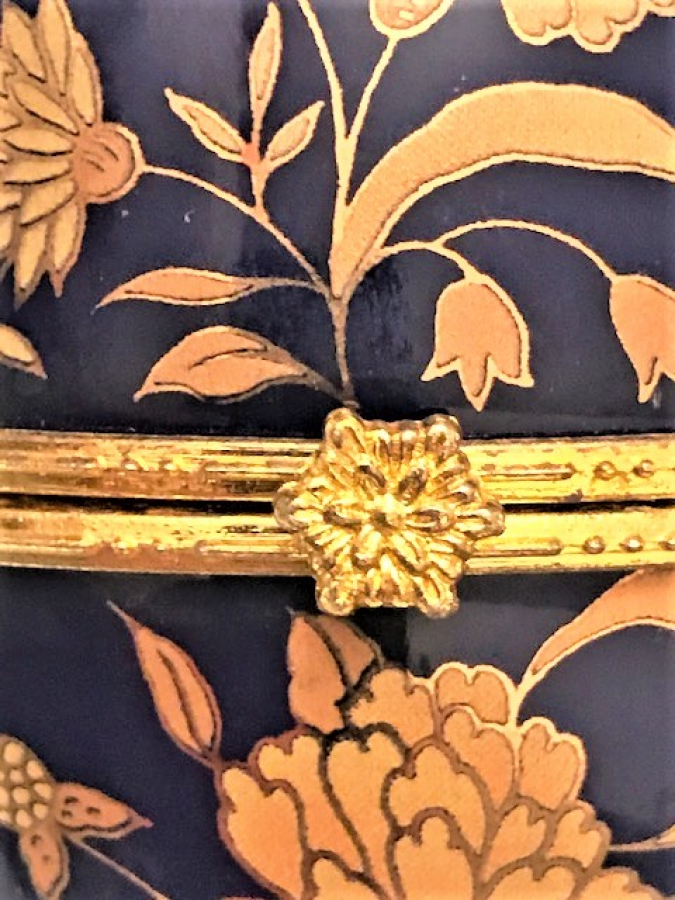 OUTIROR KOBALT VE ALTIN  EL İŞLEME CİCEKLER  PORSELEN KAPAKLI PASKALYA YUMURTA ŞEKLİNDE MÜCEVHER KABI 