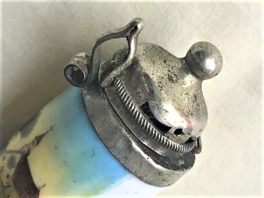 PİPO PORSELEN TÜTÜN İÇİMİ AGIZLIGI ÜZERİ İŞLEME VE METAL KAPAKLI