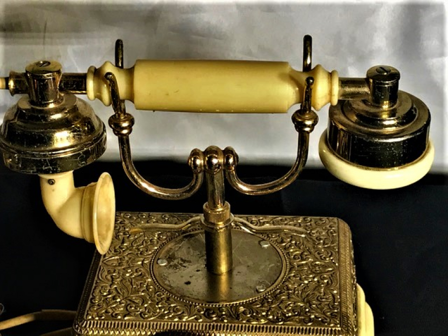 1970 Lİ YILLAR CEVİRMELİ MEKANİK  BAKALİT VE BRONZ KARIŞIMI CEVİRMELİ AHİZELİ TELEFON