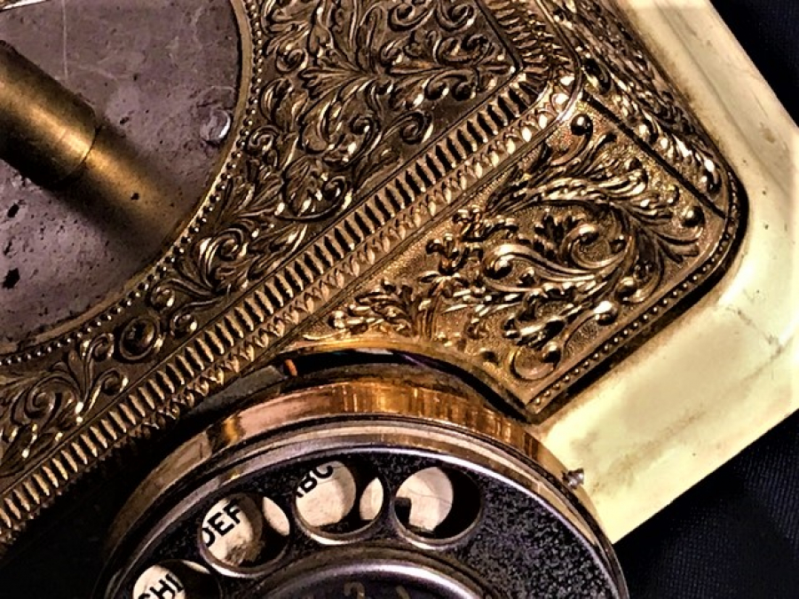 1970 Lİ YILLAR CEVİRMELİ MEKANİK  BAKALİT VE BRONZ KARIŞIMI CEVİRMELİ AHİZELİ TELEFON