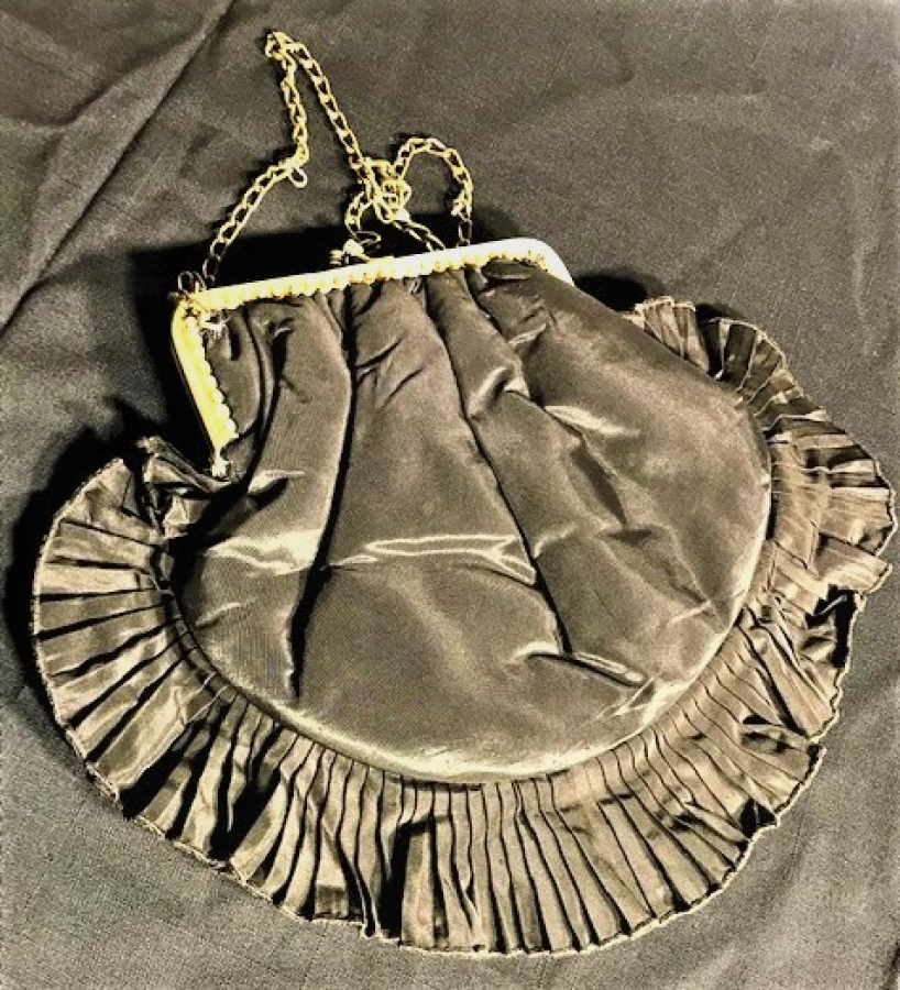 ÜZERİ TAMAMEN EL İŞLEMELİ SİYAH GECE CANTASI ZİNCİRLİ 