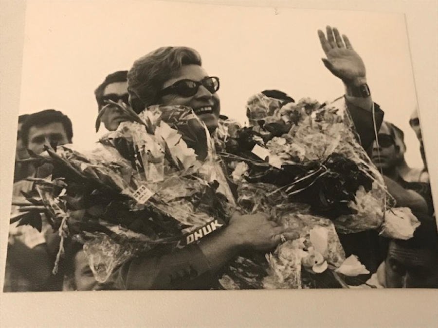 1970 Lİ YILLARA AİT  SANAT GÜNEŞİMİZ ZEKİ MÜREN İN ORJİNAL SİYAH BEYAZ FOTOGRAFLARI  10.5 X 8 