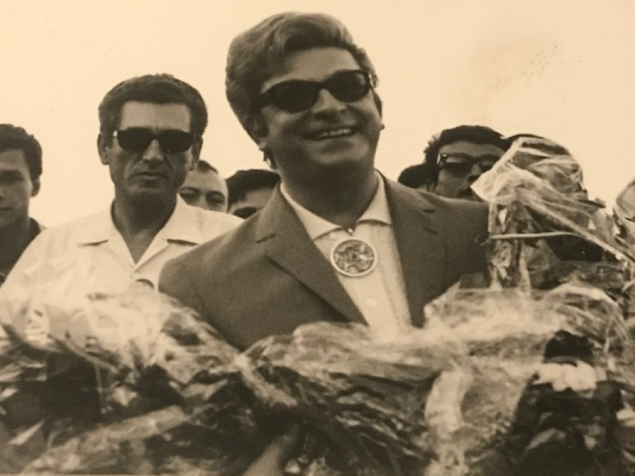 1970 Lİ YILLARA AİT  SANAT GÜNEŞİMİZ ZEKİ MÜREN İN ORJİNAL SİYAH BEYAZ FOTOGRAFLARI  10.5 X 8 