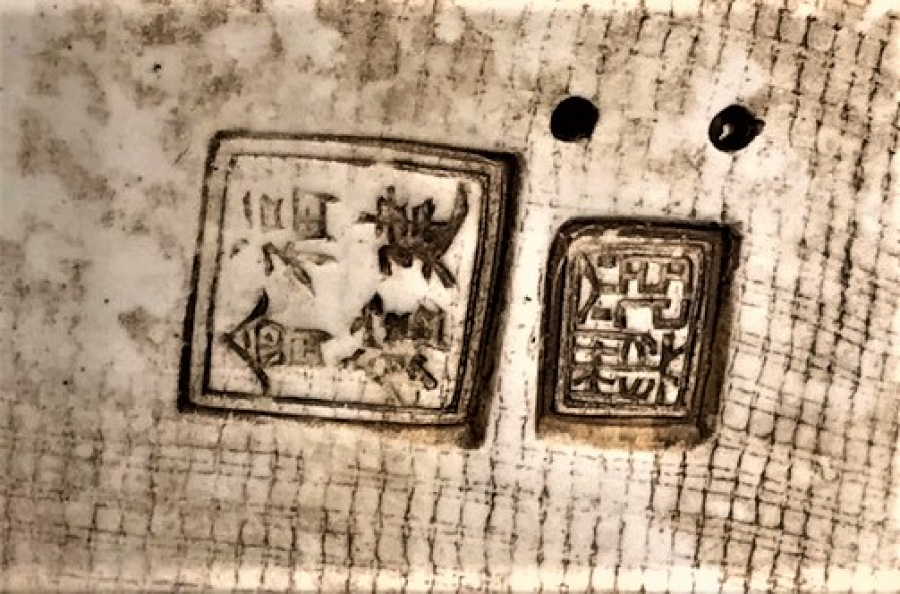 1800  ANTİQUE  BLEU BLANC CİNLİ YAŞLI BİLGE KONULU TAMAMEN  EL BOYAMA PORSELEN BİBLO MAVİ BEYAZ  RENKLERDE 