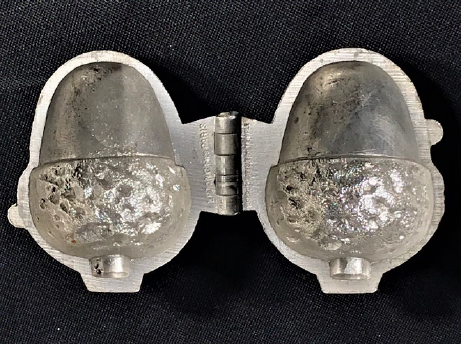 1920 FRANSIZ  MEŞE PALAMUTDU FORMUNDA CUKULATA KALIBI LG 1713 LETANG FILS PARIS CİFT KAPAK MENTEŞELİ