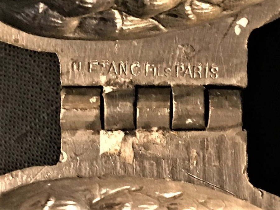 1920 FRANSIZ  MEŞE PALAMUTDU FORMUNDA CUKULATA KALIBI LG 1713 LETANG FILS PARIS CİFT KAPAK MENTEŞELİ