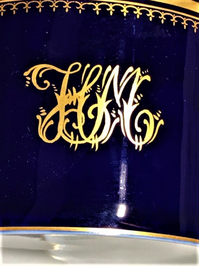 PORCELAINE LİMOGES FRANCE  BÜYÜK BOY KOBALD VE ALTIN CEKME İNSİYALLİ CİFT FİNCAN