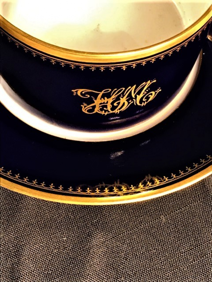 PORCELAINE LİMOGES FRANCE  BÜYÜK BOY KOBALD VE ALTIN CEKME İNSİYALLİ CİFT FİNCAN