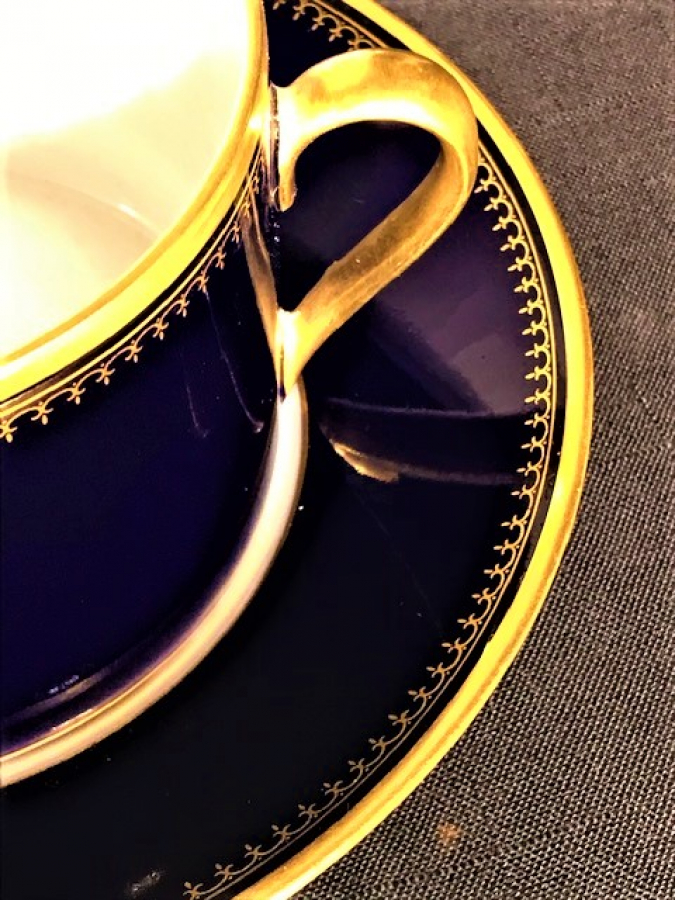 PORCELAINE LİMOGES FRANCE  BÜYÜK BOY KOBALD VE ALTIN CEKME İNSİYALLİ CİFT FİNCAN