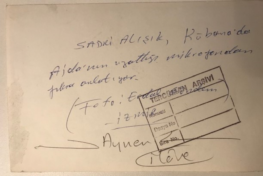 SADRİ ALIŞIK GÜZEL BİR ORTAMDA GECE KULUBU KUBANADA FIKRA ANLATIRKEN 