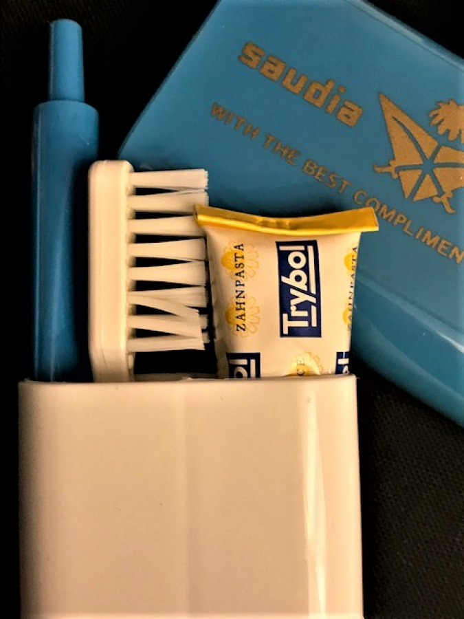 SAUDİA HAVA YOLLARI UCAKDA YOLCULARA VERİLEN EŞENTİYON ÜCRETSİZ HEDİYE 