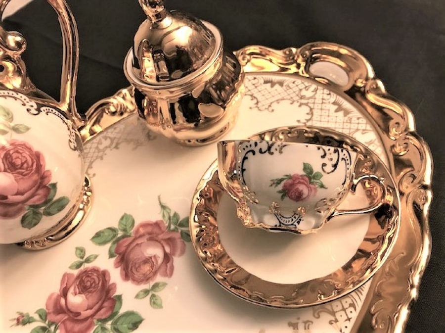 PORSELEN  CAY SÜT TAKIMI ORJİNAL TEPSİSİNDE 24 KARAT GOLD GERMANY BAVARİA  TAMAMI EL BOYAMA ALTIN EL CEKME İŞCİLİK