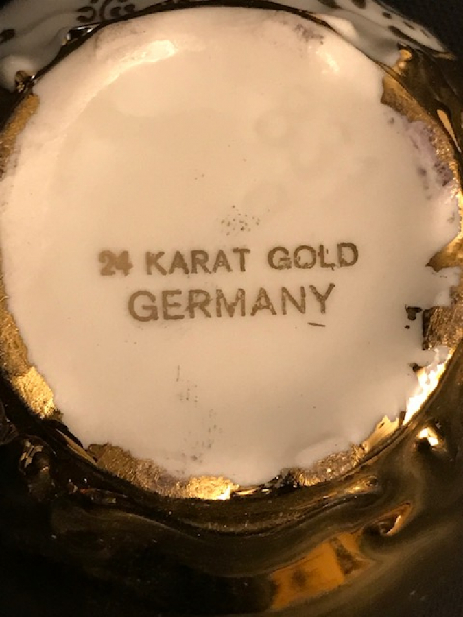 PORSELEN  CAY SÜT TAKIMI ORJİNAL TEPSİSİNDE 24 KARAT GOLD GERMANY BAVARİA  TAMAMI EL BOYAMA ALTIN EL CEKME İŞCİLİK