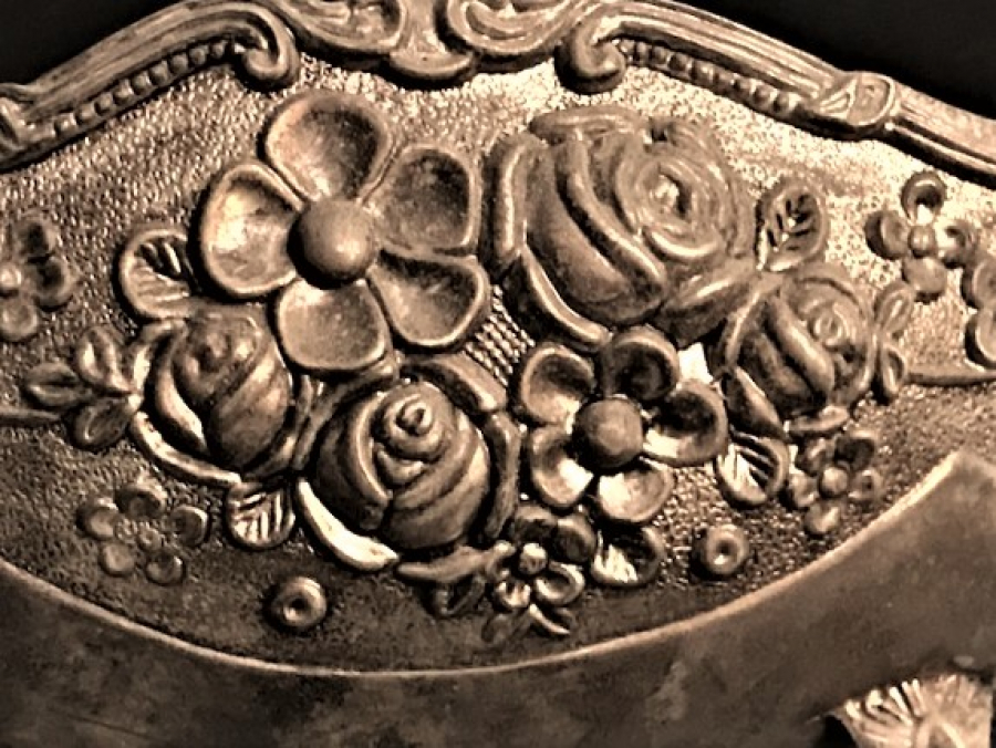 ALMAN GÜMÜŞÜ FLORAL MOTİFLİ MASA ÜZERİ  METAL ŞEKERLİK VEYA MEYVALIK OLARAK KULLANILAN COK ŞIK BİR PARCA