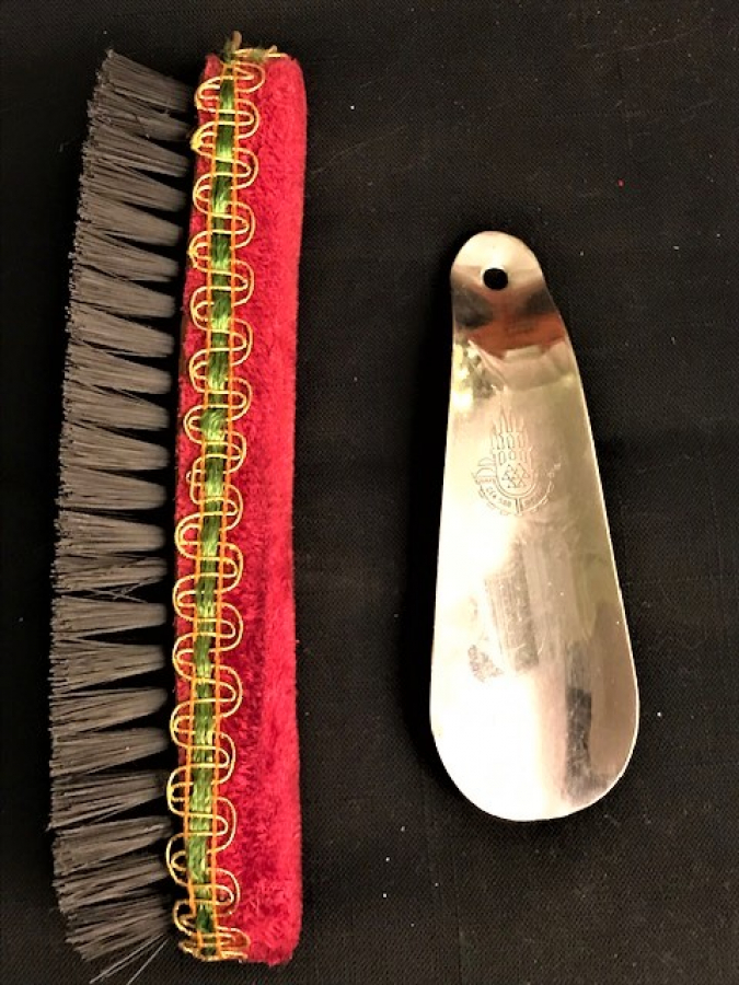 AYNA CEKECEK  ELBİSE TEMİZLEME FIRCASI ANAHTARLIK ASMAK İÇİN  KANCALARI KAPI GİRİŞİ