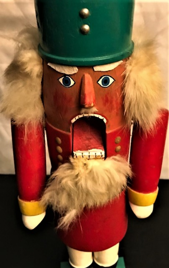 FINDIK KIRAN İNGİLİZ LORDU AHŞAP TAMAMI EL YAPIMI VE BOYAMA 27 CM BOYUNDA SORUNSUZ