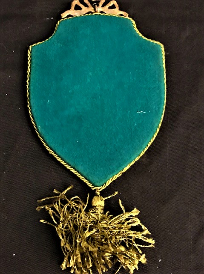 1920 KADİFE PANO EN ÜST PİRİN EN ALTI PÜSKÜLLÜ ÜZERİNDE İPEK BASKI RESİM FRANSIZ DUVAR SÜSÜ 