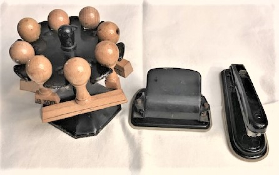 MASA ÜZERİ TAKIM AHŞAP MÜHÜRLER VE METAL MUHAFAZASI DELGEC ZIMBA 