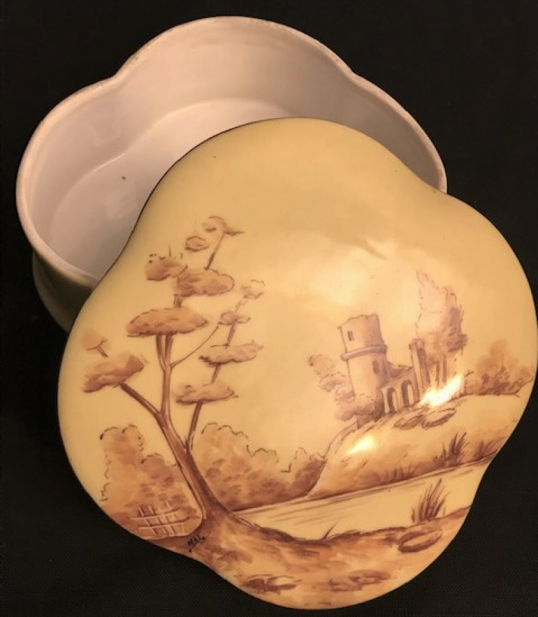 FRANSIZ MAX İMZALI KUTU  EL İŞCİLİKLİ KAPAKLI PORSELEN MUCEVHER KUTUSU