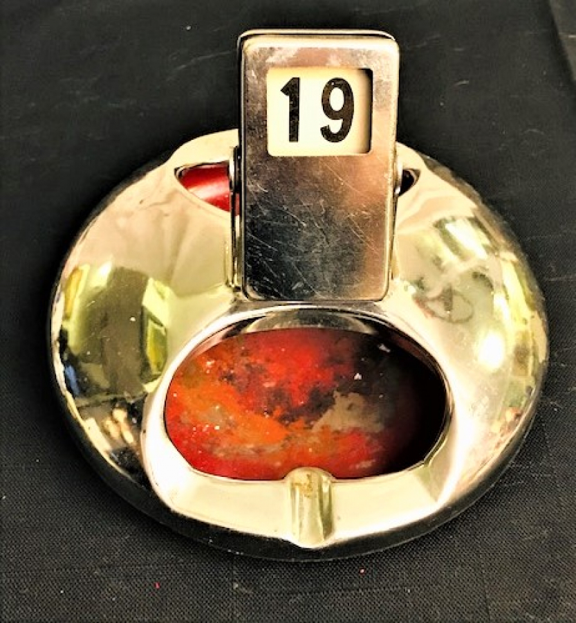 AYLIK GÜNLERİ GÖSTEREN MEKANİK TAKVİMLİ İÇİ KIRMIZI KROM PASLANMAZ KÜLLÜK 